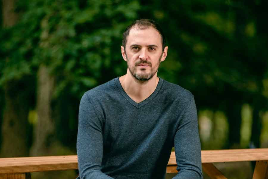 ‘হিন্ডেনবার্গ রিসার্চ’-এর প্রতিষ্ঠাতা নাথান অ্যান্ডারসন। কানেকটিকাট বিশ্ববিদ্যালয় থেকে আন্তর্জাতিক বাণিজ্য বিভাগে স্নাতক পাশ করেছেন তিনি।