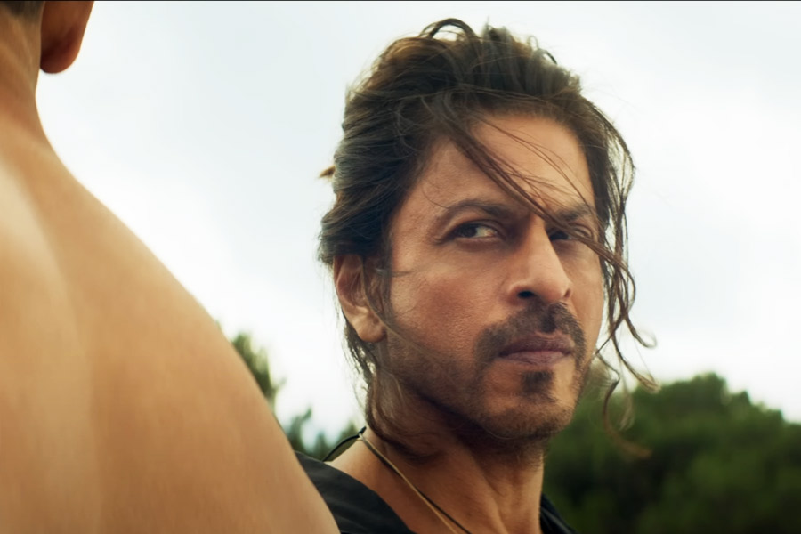 গত ৪ বছরে যশরাজ ফিল্মসের তরফে যে হিন্দি ছবিগুলি মুক্তি পেয়েছে তার পরিসংখ্যান লক্ষ করলে দেখা যায়, যশরাজ ফিল্মস ‘পাঠান’ মুক্তির পর প্রায় ৪ গুণ বেশি আয় করেছে।