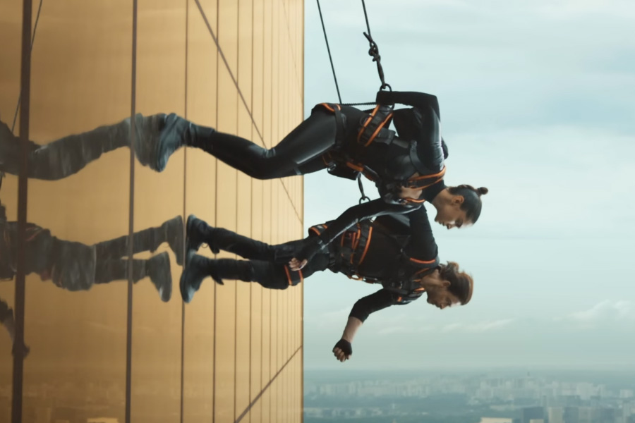 ‘এক থা টাইগার’ এবং ‘ওয়ার’ ছবির পর স্পাই ইউনিভার্সের তৃতীয় ছবি ‘পাঠান’ যা ছবিমুক্তির প্রথম দিনেই নজির গড়েছে।