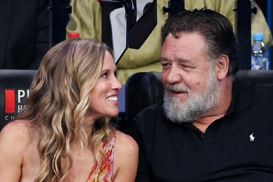 Actor Russell Crowe watching Australian Open 2023 final with his girl friend Britney Theriot