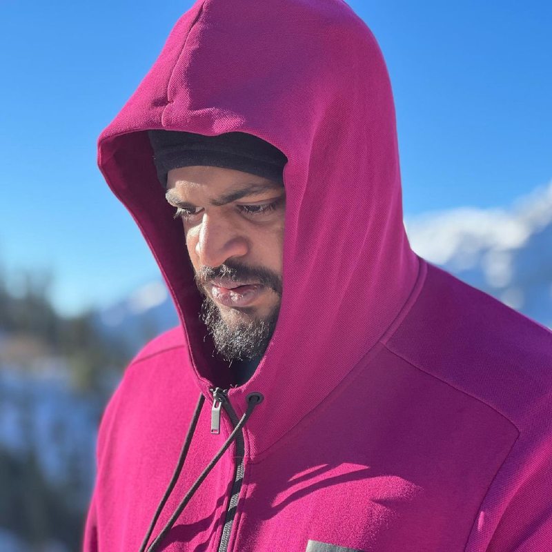 ‘পাঠান’-এ স্টান্টম্যান হিসাবে ছিলেন মেলরয় ডি সিলভা। বলিউডের একাধিক ছবিতে এই ভূমিকায় ছিলেন তিনি। ‘পাঠান’ ছাড়াও তিনি কাজ করেছেন ‘সার্কাস’, ‘লাইগার’, ‘জয়েশভাই জোরদার’, ‘সূর্যবংশী’, ‘শেরশাহ’, ‘বাঘি ৩’ প্রভৃতি ছবিতে। দক্ষিণের ‘আরআরআর’ ছবিতেও কাজ করেছেন তিনি।