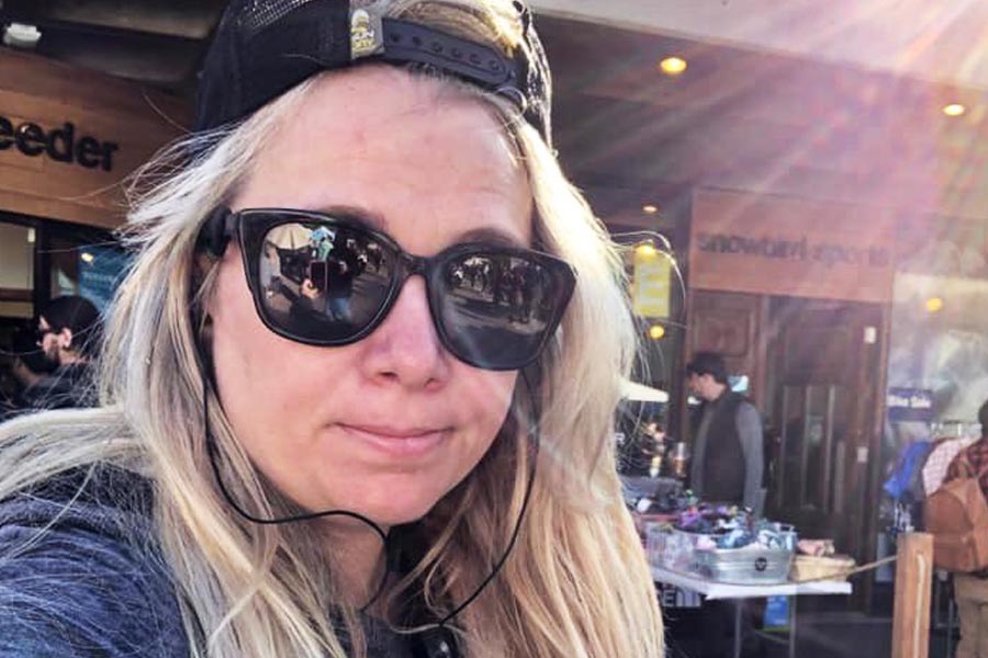 স্কুলের পড়াশোনার পর আমেরিকার জর্জটাউন বিশ্ববিদ্যালয় থেকে বিজ়নেস অ্যাডমিনিস্ট্রেশনের ডিগ্রি হাসিল করেছিলেন এরিন। এর পর ‘সামিট পার্টনার্স’ নামে এক ভেঞ্চার ক্যাপিটালিস্ট ফার্মে চাকরি। সেখানে শুরুর দিনগুলিতেই ২,০০০ কোটি ডলারের তহবিল সামলাতে হয়েছিল তাঁকে।