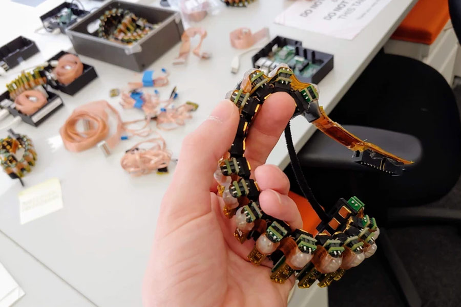 এরিনের এই দাবির পর অনেকেরই প্রশ্ন ছিল, যদি এর উল্টোটা হয়? কম্পিউটারকে নিয়ন্ত্রণ করতে গিয়ে যদি সেই মেশিনগুলিই আমাদের নিয়ন্ত্রক হয়ে ওঠে? আশঙ্কা সত্ত্বেও ‘কন্ট্রোল-ল্যাবস’-এর গুরুত্ব বাড়তে থাকে। এর পিছনে মূলত এরিনের হাত ছিল বলে দাবি।