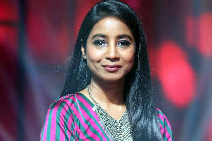 শিল্পা রাওয়ের কণ্ঠে ‘বেশরম রং’ গানটি ছবিতে বেশ সুন্দর ব্যবহার করা হয়েছে। 