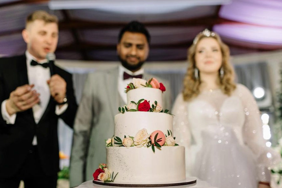 Picture of youtuber Mithilesh and his wife lisa 