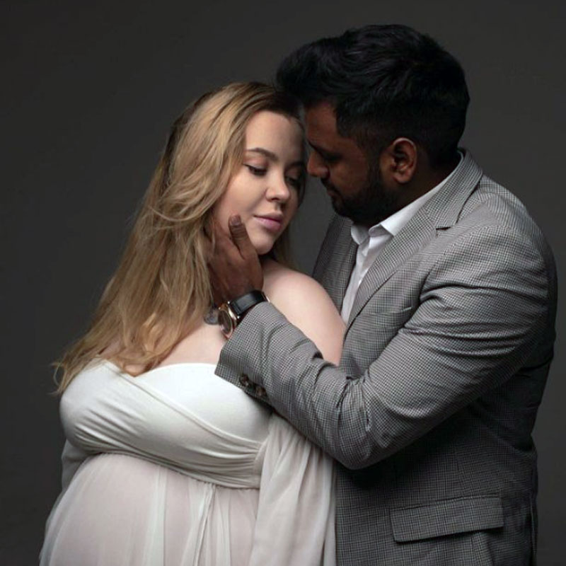 Picture of youtuber Mithilesh and his wife lisa 