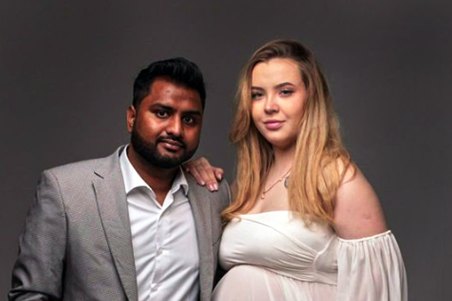 Picture of youtuber Mithilesh and his wife lisa 
