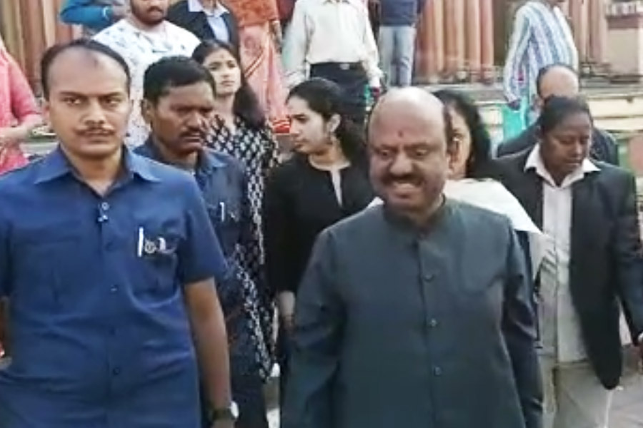Photograph of West Bengal Governor CV Anand Bose at Dakshineswar Temple.