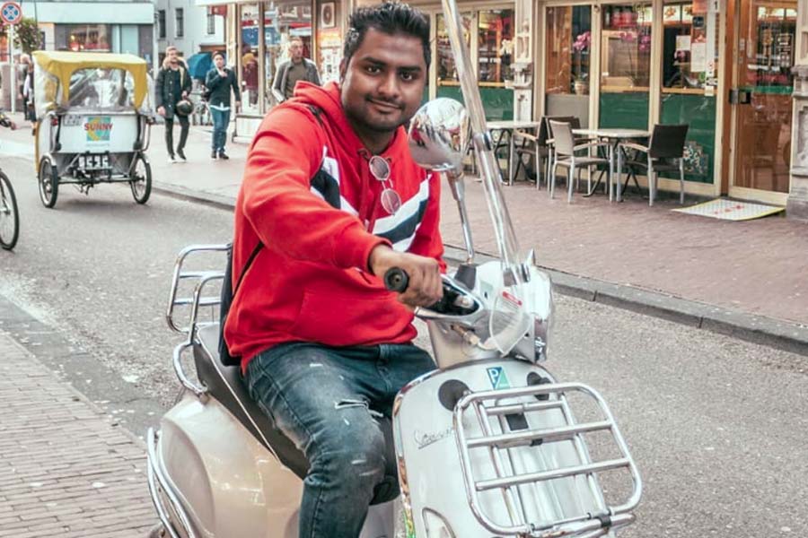 Picture of youtuber Mithilesh and his wife lisa 