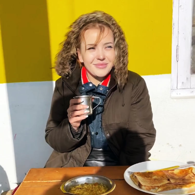 Picture of youtuber Mithilesh and his wife lisa 