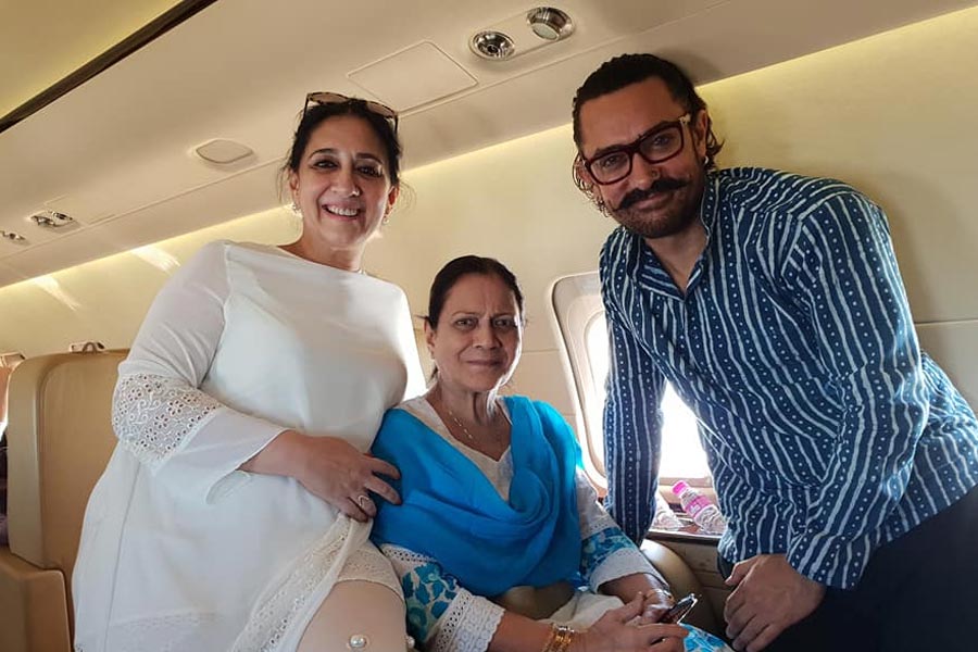 আমির বলিউডের নামকরা অভিনেতা হওয়া সত্ত্বেও তাঁর বোন সে ভাবে প্রচারে আসেননি। আর এর জন্য নাকি দায়ী আমির নিজেই।