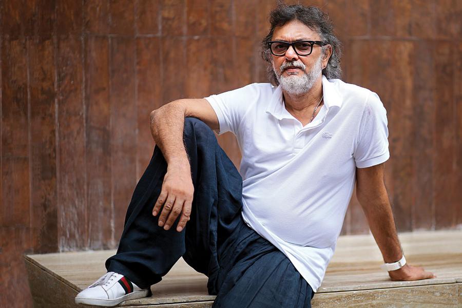 কিন্তু এই ছবিতে নায়ক নির্বাচন করতে গিয়ে বহু বার খালি হাতে ফিরে যেতে হয়েছিল রাকেশকে। এক পুরনো সাক্ষাৎকারে এই কথা খোদ নিজের মুখে স্বীকার করলেন পরিচালক।