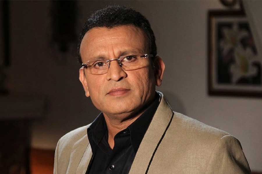  Actor Annu Kapoor was admitted to the hospital with chest pain.