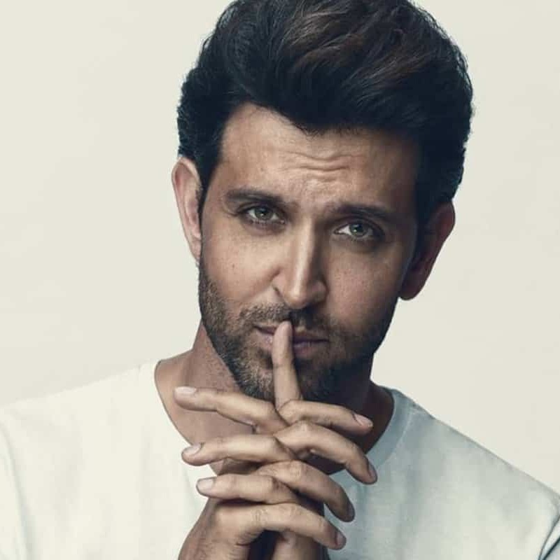 হৃতিকের হাতে তখন অন্য ছবির কাজ ছিল। একটানা ৯ মাস শুধুমাত্র একটি ছবির জন্য শুট করার মতো সময় ছিল না। তাই রাকেশকে প্রস্তাব খারিজ করে দেন হৃতিক।