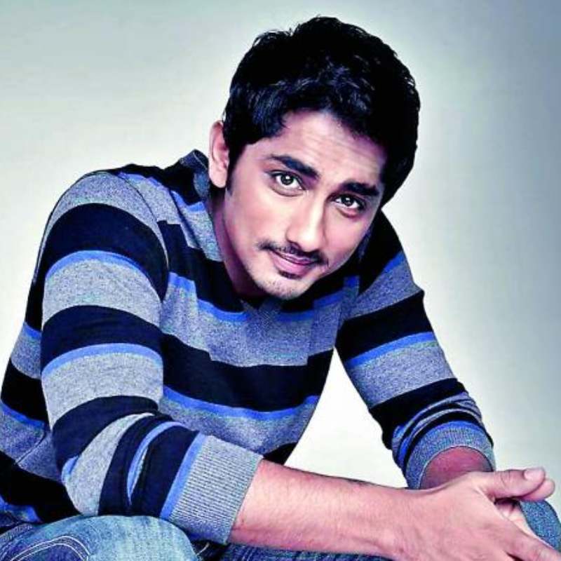 পরে কর্ণের চরিত্রে সিদ্ধার্থ নারায়ণকে অভিনয় করতে দেখা যায়। ওই চরিত্রে অভিনয় করে তিনি দর্শকের মনে আলাদা ভাবে জায়গা করে নিয়েছিলেন।