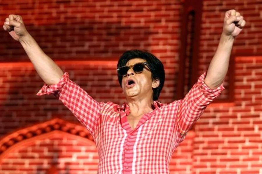 সাক্ষাৎকারে রাকেশ বলেন, ‘‘আমি শাহরুখকে বেশ কিছু ক্ষণ অনুরোধ করেছিলাম যেন ও আমার ছবিতে অভিনয় করে। কিন্তু ও কিছুতেই সময় বার করতে পারল না।’’