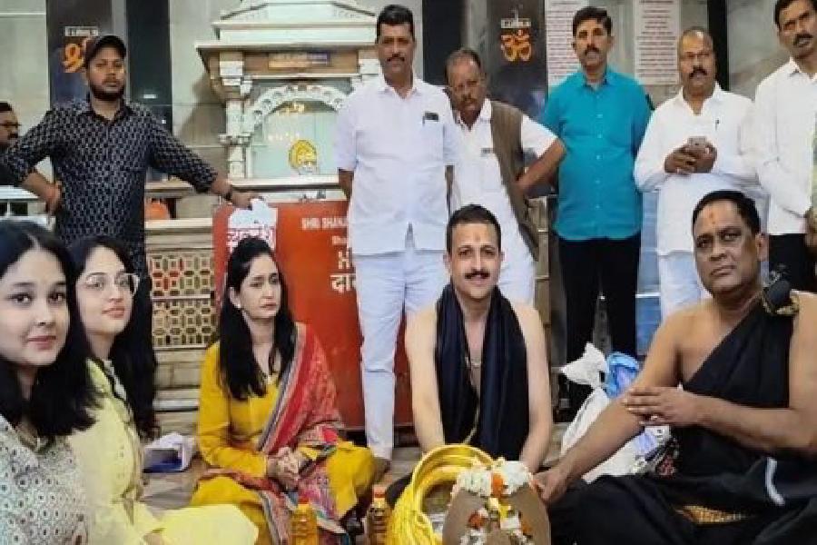 Odisha Health Minister Naba Kishore Das in Maharashtra Temple.