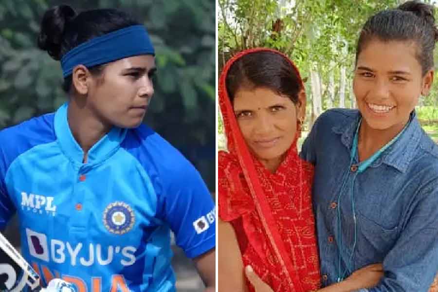 Indian U19 cricketer Archana Devi and her mother