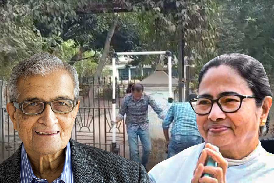 A photograph of Mamata Banerjee and Amartya Sen