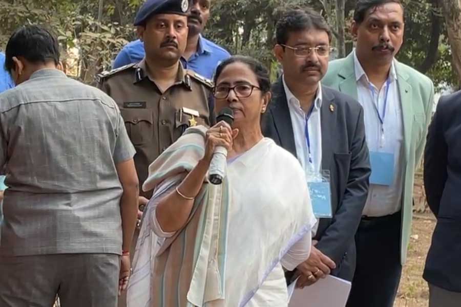 Mamata Banerjee supports Amartya Sen 