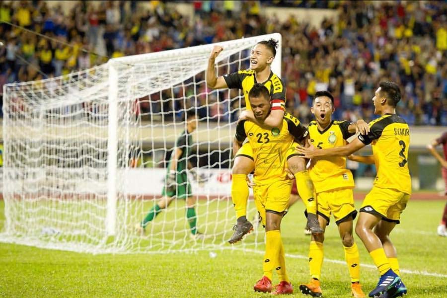 Faiq Jefri Bolkiah spend his childhood in Britain.