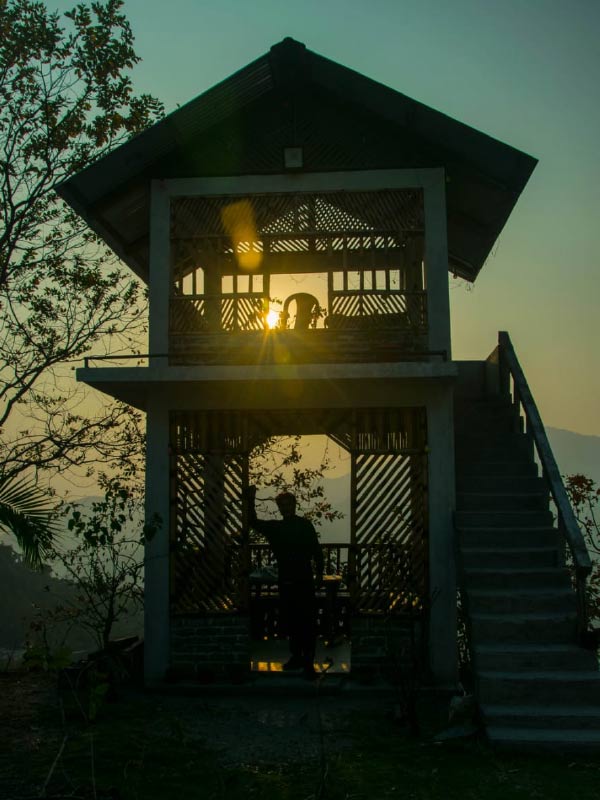 রাত নামলেই রূপ বদলায় অপরূপ চুইখিম। 