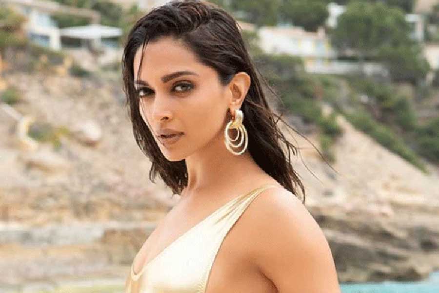 Pathaan movie scene Deepika Padukone