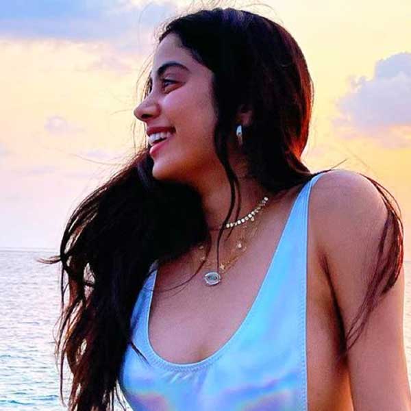 Janhvi Kapoor in monokini
