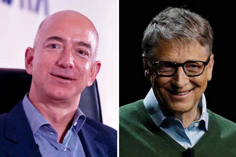 Photograph of Jeff Bezos and Bill Gates.