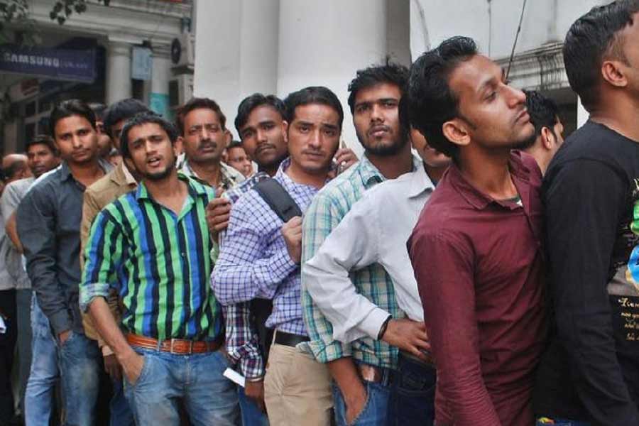 ভারতের বিভিন্ন গ্রামে চাকরির সুযোগ-সুবিধা বাড়ানো থেকে শুরু করে স্থানীয় কোনও জিনিস উৎপাদনের বৃদ্ধির দিকে নজর দেওয়া হতে পারে বলে অর্থনীতিবিদদের দাবি। এর ফলে অতিরিক্ত খরচ করতে পারে সরকার।