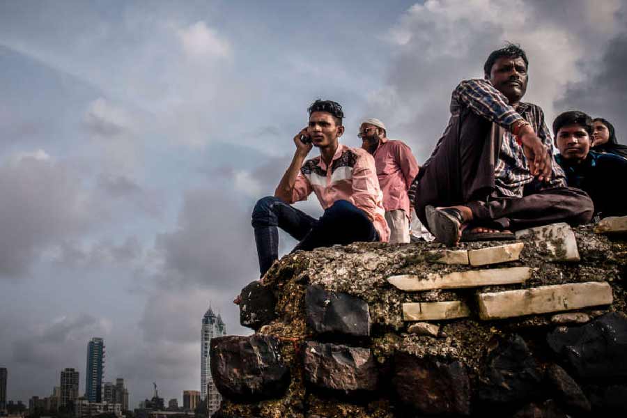 দেশে এই মুহূর্তে ধনী এবং দরিদ্রের মধ্যে ফারাক বেড়েই চলেছে। অর্থনীতিবিদদের একাংশের মতে, এই ব্যবধান কমাতে বাজেটে বেশ কিছু সামাজিক কর্মসূচির কথা ঘোষণা করতে পারেন কেন্দ্রীয় অর্থমন্ত্রী।