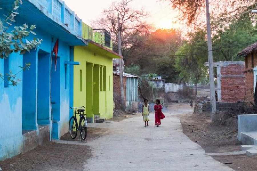 গ্রামের উন্নতির দিকেও বিশেষ নজর দেওয়া হতে পারে বলে মনে করা হচ্ছে। গ্রামীণ রাস্তাঘাট নির্মাণ, শস্য বিমা এবং কম খরচে ঘরবাড়ি নির্মাণের জন্য পরিকল্পনা থাকতে পারে বাজেটে।