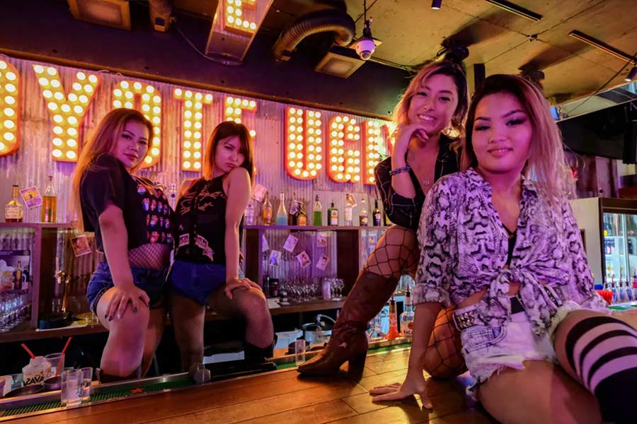 picture of Coyote Ugly bar girls