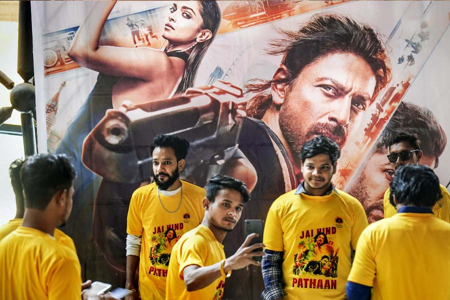 ‘পাঠান’ ছবি সম্পর্কে কঙ্গনা টুইটারে লিখে জানিয়েছেন যে, খান এবং মুসলিম তারকাদের প্রতি দেশবাসীর ভালবাসা বরাবরের। সময়ের সঙ্গে সঙ্গে তা আরও স্পষ্ট হয়েছে। 