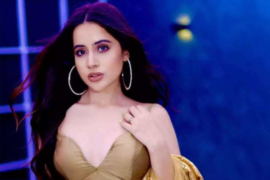 কঙ্গনার এই টুইটে পাল্টা উত্তর দিয়েছেন উরফি জাভেদ। তাঁর মতে, ধর্ম দিয়ে শিল্পের বিচার করা যায় না। তাঁরা শুধুমাত্রই অভিনেতা। হিন্দু-মুসলিম বিভাজনের কোনও অর্থ নেই।