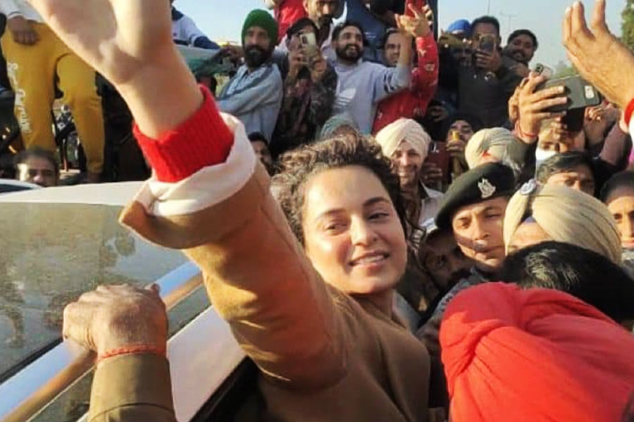 কঙ্গনার বক্তব্য, একটা ছবির জন্য নিজের বাড়ি থেকে দফতর পর্যন্ত বন্ধক রেখেছেন তিনি। এর মাধ্যমে তিনি কোনও ভুল সিদ্ধান্ত নেননি।