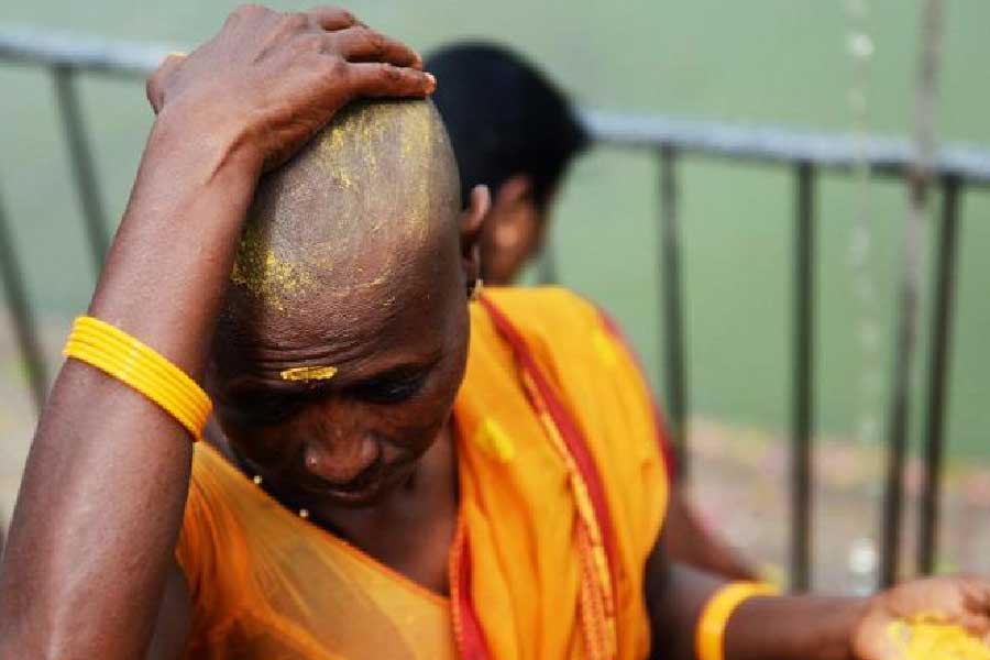 image of devotee in Tirupati Temple
