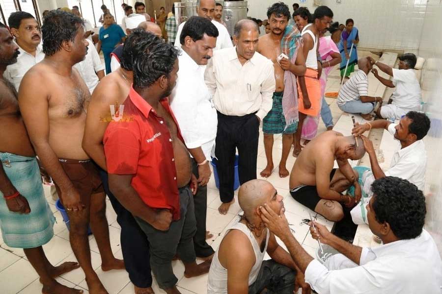 Image of shaving head in Tirupati Temple 