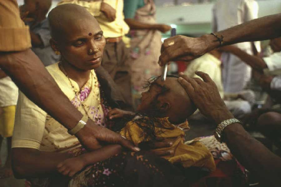 Image of shaving head in Tirupati Temple 