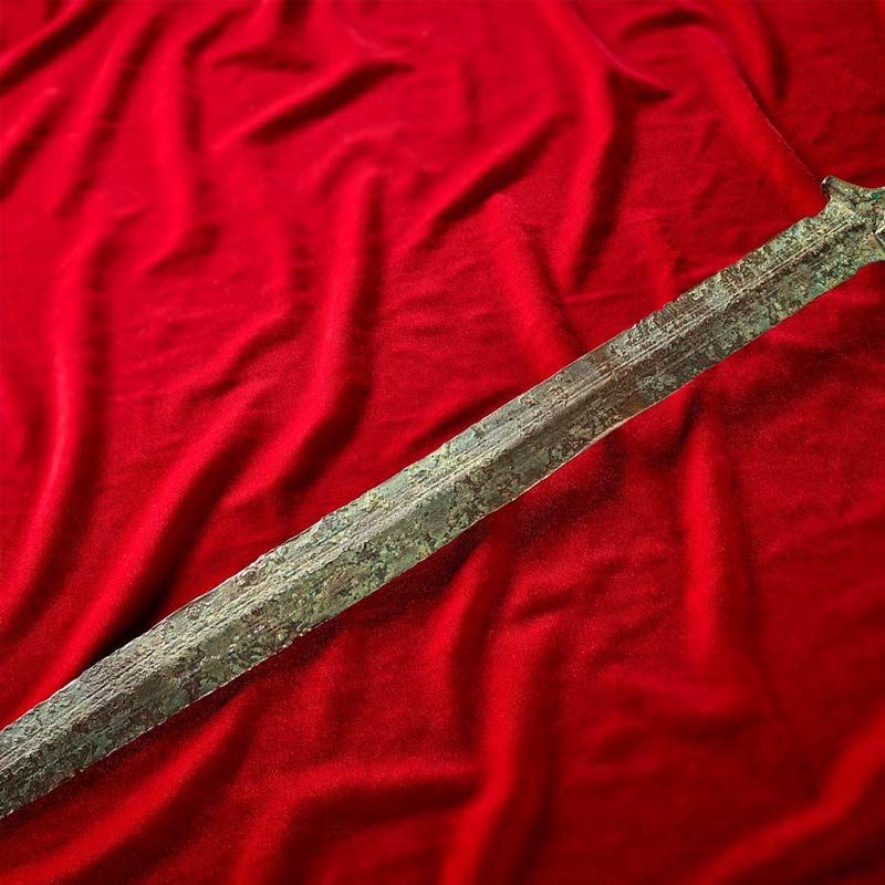 Archaeologists found 3,000 Years Old Bronze Sword in Germany which is still shining