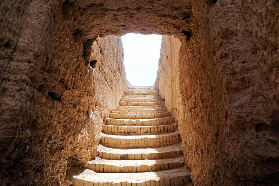 Archaeologists found 3,000 Years Old Bronze Sword in Germany which is still shining