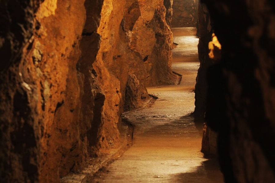 Archaeologists found 3,000 Years Old Bronze Sword in Germany which is still shining