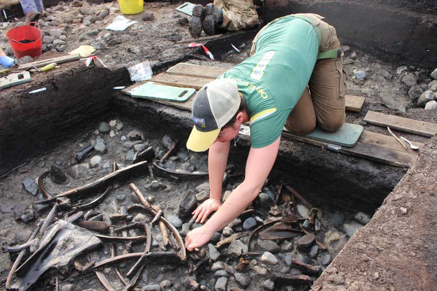 Archaeologists found 3,000 Years Old Bronze Sword in Germany which is still shining