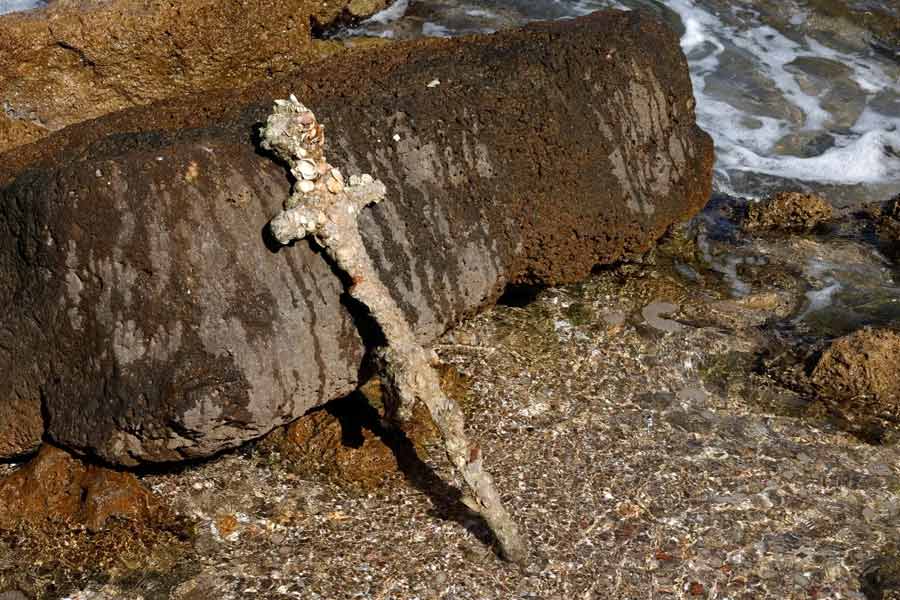 Archaeologists found 3,000 Years Old Bronze Sword in Germany which is still shiningArchaeologists found 3,000 Years Old Bronze Sword in Germany which is still shining