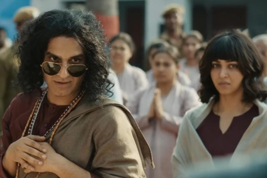 ‘আবার প্রলয়’ সিরিজ়ের প্রথম ঝলকে সম্পূর্ণ অন্য অবতারে দেখা গেল ঋত্বিক চক্রবর্তীকে।