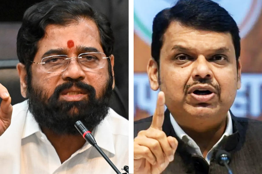 Different statements by Eknath Shinde and Devendra Fadnavis after Maharashtra bus accident 
