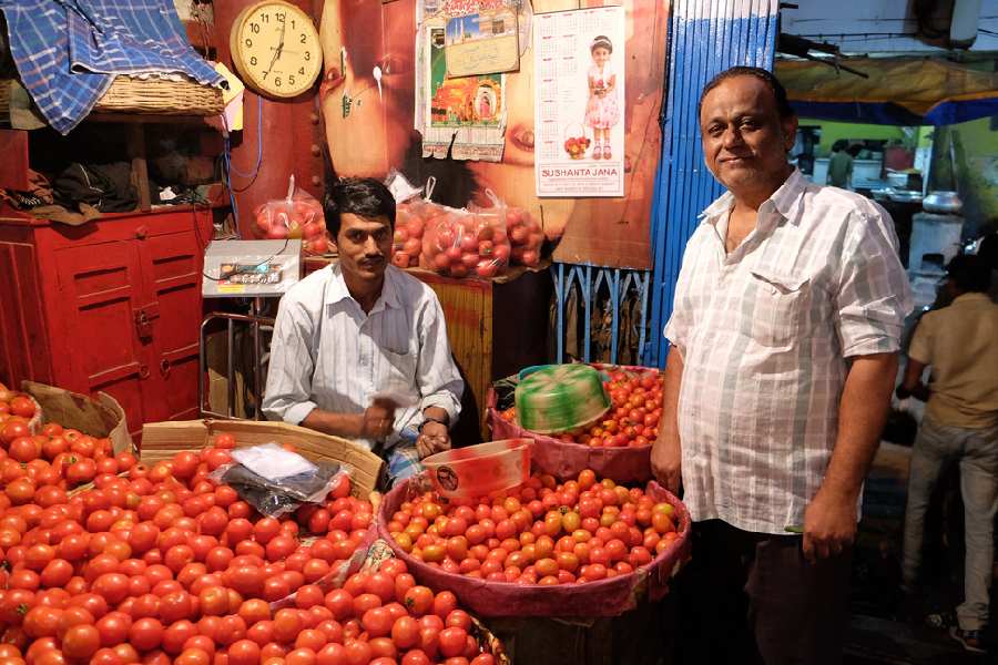 Image of Tomato vendor.