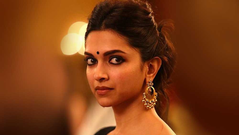 মেসি বান লুকে দীপিকা। 