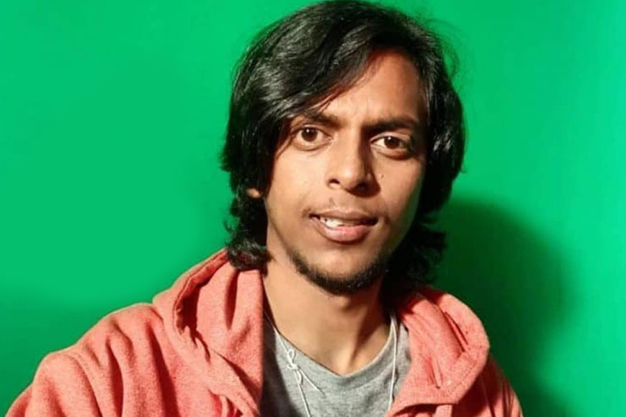 আইআইটি বম্বেতে পড়ার সময় থেকেই এ বার তিনিও অভিনয় শেখার দিকে মন দেন। রঞ্জনের স্বপ্নের পালে হাওয়া দিয়েছিলেন তাঁর মা। ইঞ্জিনিয়ার নন, অভিনেতা হওয়ায় স্বপ্নে বুঁদ ছেলেকে এ পথে এগোতে বাধা দেননি তিনি।