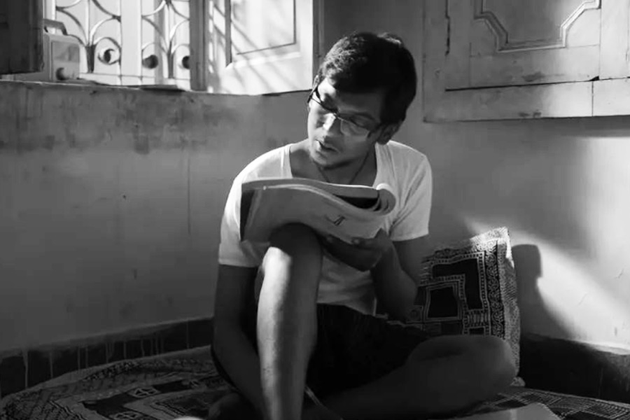 ১৯৯৪ সালের ১৮ মে জন্ম রঞ্জনের। তাঁর থেকেও মায়ের স্বপ্ন ছিল, চাকরিজীবী নয়, বড় হয়ে অভিনেতা হোক ছেলে। স্কুলে পড়াশোনার সময় থেকেই ছেলেকে নাটকে যোগ দেওয়ার জন্য উৎসাহ দিতেন।